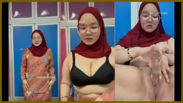 Ibu Guru Jilbab Chubby Kacamata Tobrut Colmek Dildo poster