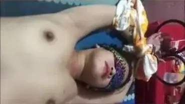 Tante Istri Cantik Pasrah Goyang Kasur Tutup Mata poster