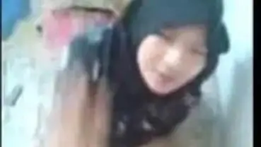 Ukhti Hijab Black Cantik Pasrah Goyang Kasur poster