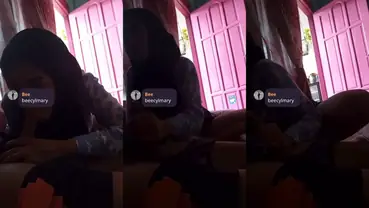 Ukhti Hijab Cantik Pasrah Goyang Ruang Tamu poster