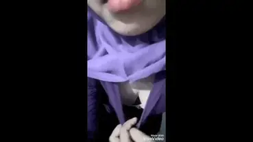 Ukhti Hijab Ungu Cantik Pasrah Di Kamar Tidur poster